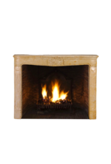 Maison Leon Van den Bogaert Chimenea Original En Mármol Ocre Claro Con Pátina Natural Y Ornamentación Floral