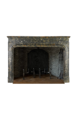 Maison Leon Van den Bogaert Louis-XIII-Strandhaus-Kamin aus Nolay-Stein mit Schaleneinschlüssen – 175 cm breit