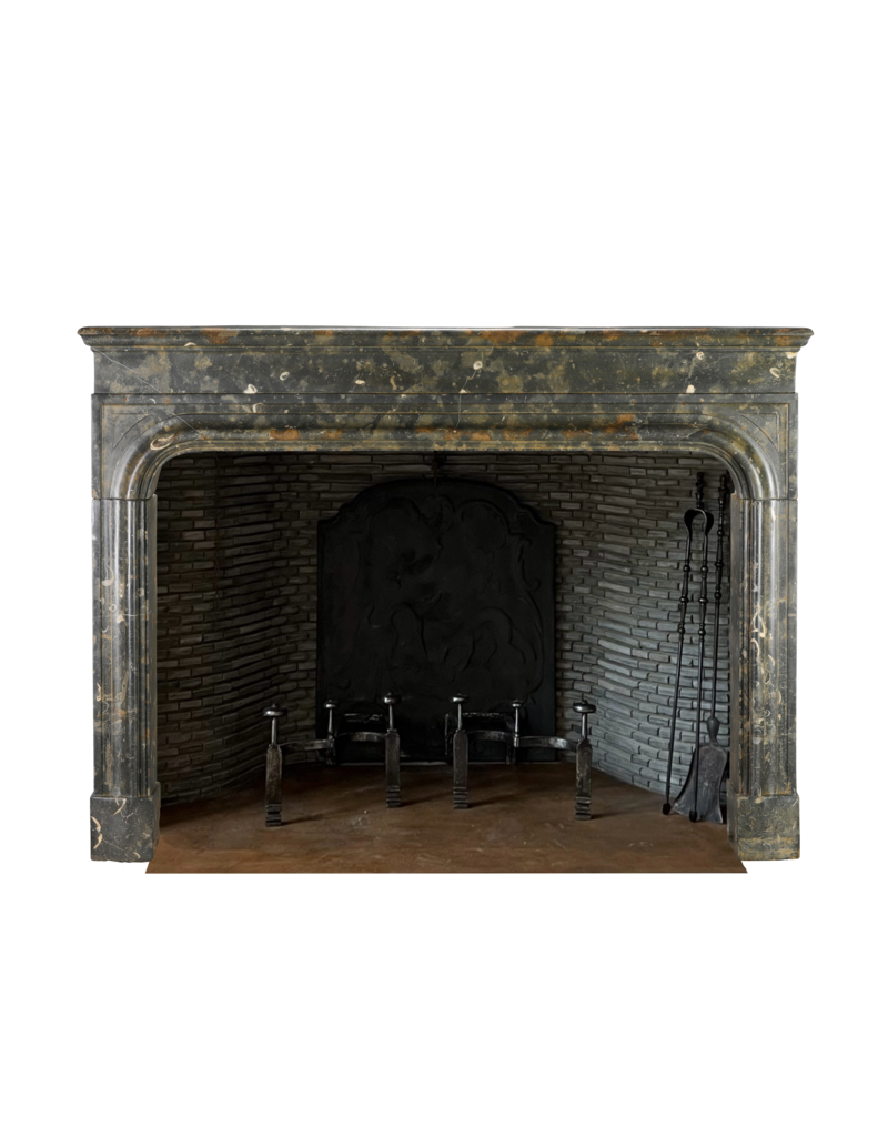 Maison Leon Van den Bogaert Louis-XIII-Strandhaus-Kamin aus Nolay-Stein mit Schaleneinschlüssen – 175 cm breit