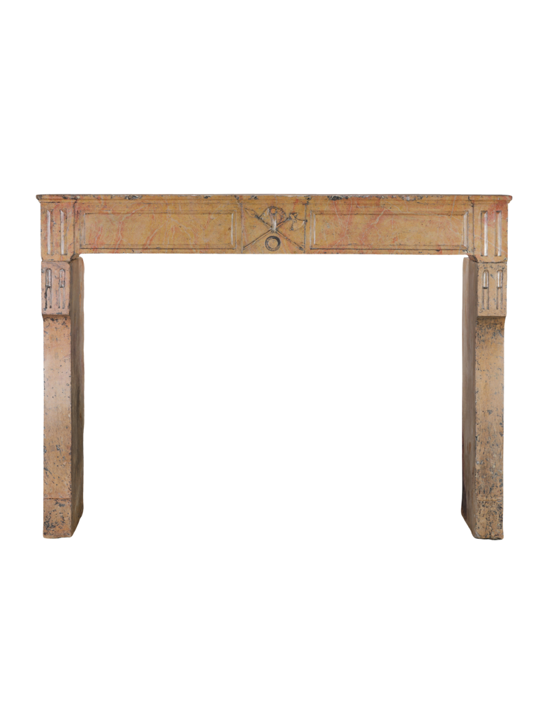 Maison Leon Van den Bogaert Cheminée en pierre calcaire de Corton, signée H. Duplain en 1857 – Époque Second Empire, pour la famille viticole Besancenot (fondée en 1850), à Beaune