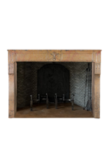 Maison Leon Van den Bogaert Cheminée en pierre calcaire de Corton, signée H. Duplain en 1857 – Époque Second Empire, pour la famille viticole Besancenot (fondée en 1850), à Beaune