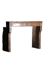 Maison Leon Van den Bogaert Cheminée en pierre calcaire de Corton, signée H. Duplain en 1857 – Époque Second Empire, pour la famille viticole Besancenot (fondée en 1850), à Beaune