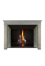 Maison Leon Van den Bogaert Eleganter Kamin aus poliertem burgundischem Kalkstein – minimalistisches Design für Interieurs im Inselstil mit Nantucket-Farben