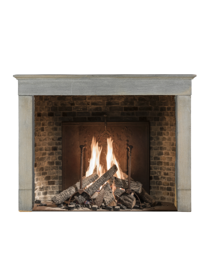 Eleganter Kamin - Poliertem Burgundischem Kalkstein – Minimalistisches Design für Inselstil und Nantucket-Farben