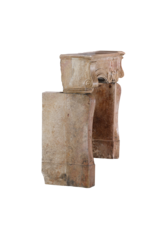 Maison Leon Van den Bogaert Außergewöhnlicher Italienischer Barock-Kaminkörper aus französischem Burgunderstein, 17. Jahrhundert, mit handgeschnitzten Details