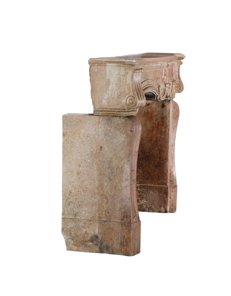 Maison Leon Van den Bogaert Außergewöhnlicher Italienischer Barock-Kaminkörper aus französischem Burgunderstein, 17. Jahrhundert, mit handgeschnitzten Details