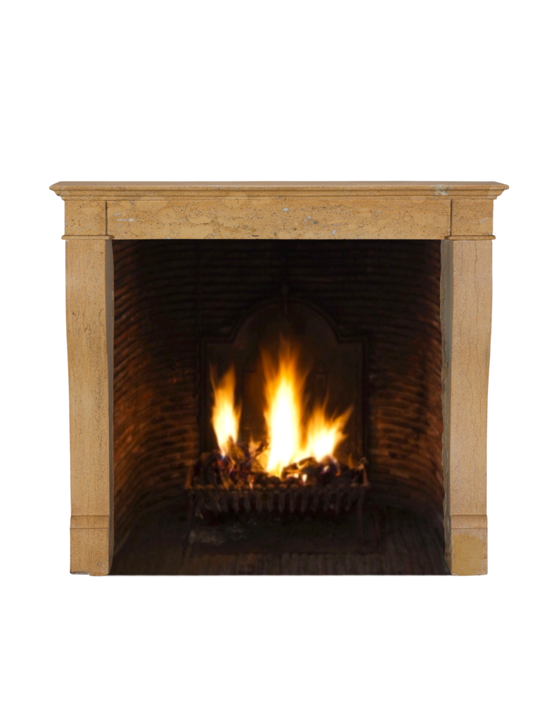 Maison Leon Van den Bogaert 19e Eeuwse Franse Schouw in Gepolijste Beige-Blonde Kalksteen – Perfect voor Vierkante Inzetten of Open Haarden