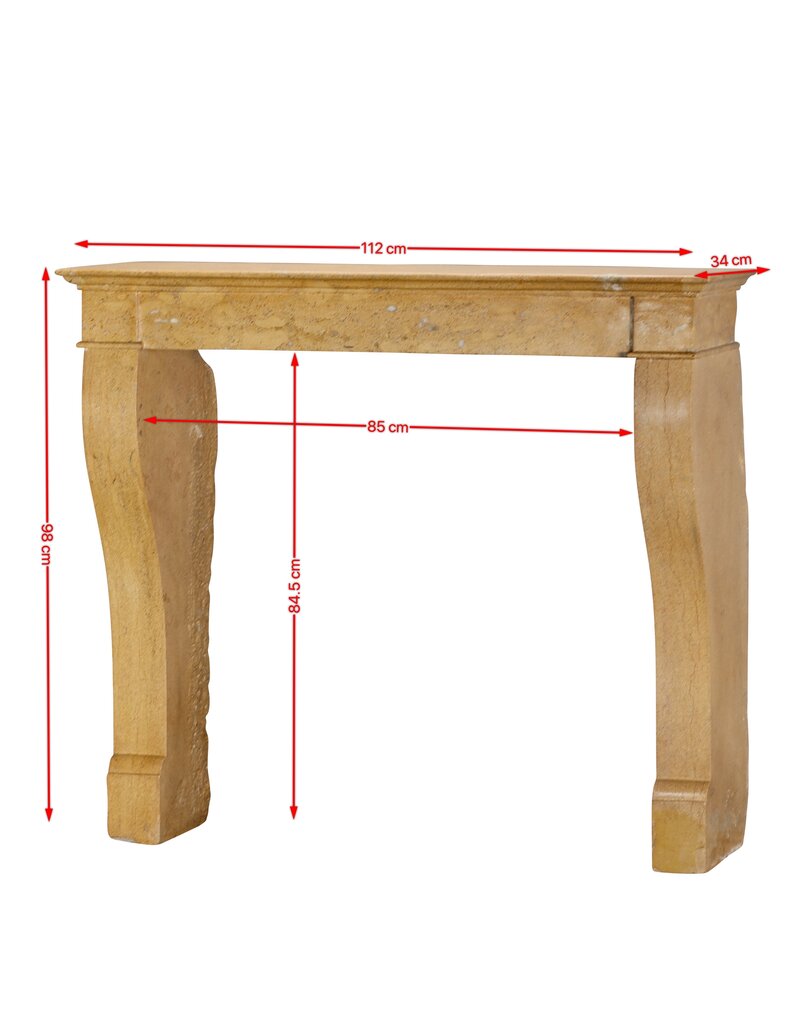 Maison Leon Van den Bogaert 19e Eeuwse Franse Schouw in Gepolijste Beige-Blonde Kalksteen – Perfect voor Vierkante Inzetten of Open Haarden