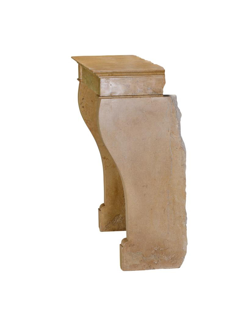 Maison Leon Van den Bogaert 19e Eeuwse Franse Schouw in Gepolijste Beige-Blonde Kalksteen – Perfect voor Vierkante Inzetten of Open Haarden