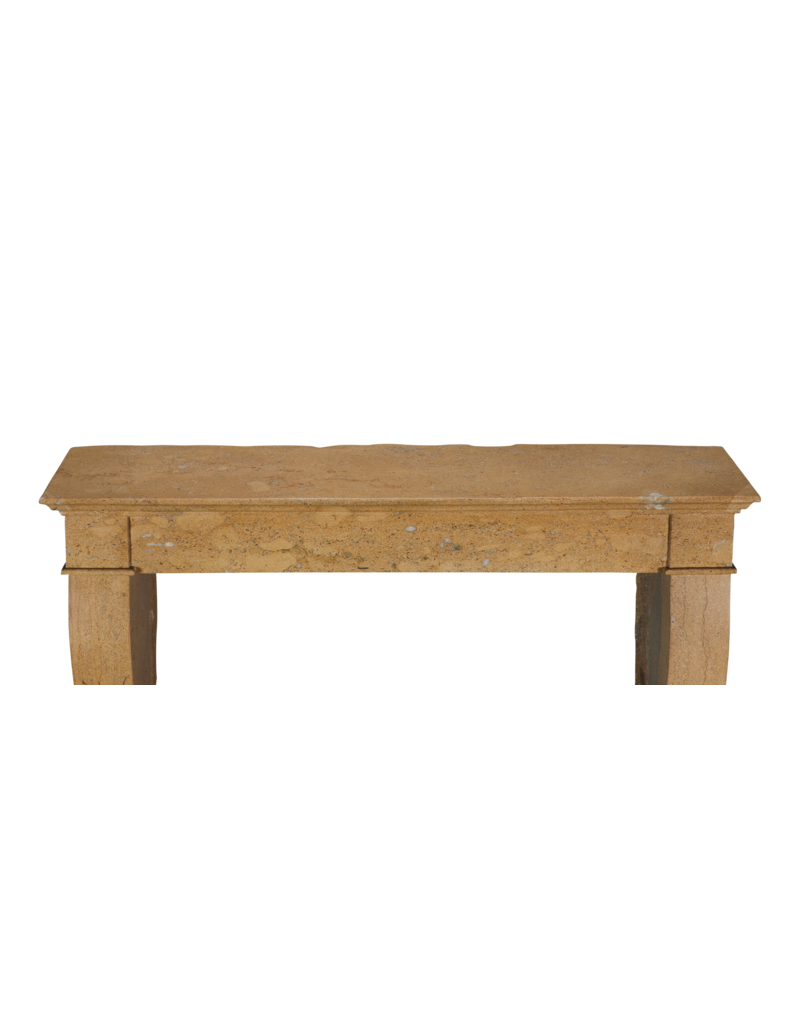 Maison Leon Van den Bogaert 19e Eeuwse Franse Schouw in Gepolijste Beige-Blonde Kalksteen – Perfect voor Vierkante Inzetten of Open Haarden