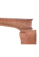 Maison Leon Van den Bogaert Antike französische Kaminumrandung aus Rose-de-Bourgogne-Hartstein aus dem 18. Jahrhundert – glatte Oberfläche, schöne Altersspuren, seltene Maße