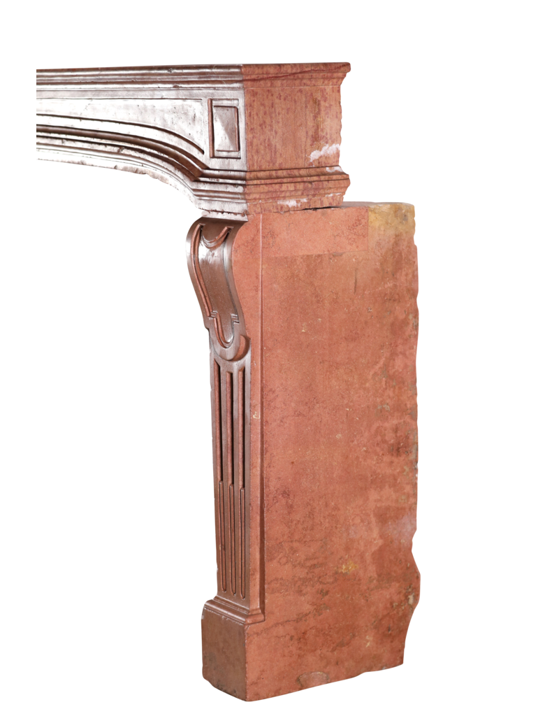 Maison Leon Van den Bogaert Antike französische Kaminumrandung aus Rose-de-Bourgogne-Hartstein aus dem 18. Jahrhundert – glatte Oberfläche, schöne Altersspuren, seltene Maße