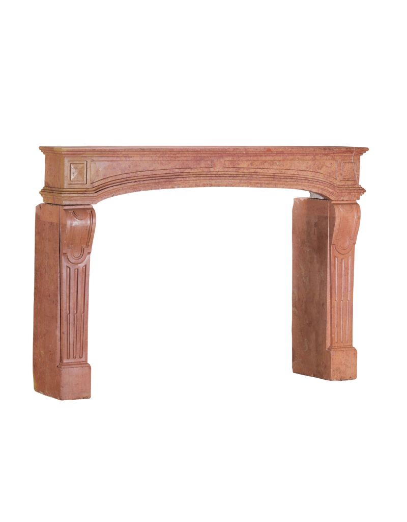 Maison Leon Van den Bogaert Antike französische Kaminumrandung aus Rose-de-Bourgogne-Hartstein aus dem 18. Jahrhundert – glatte Oberfläche, schöne Altersspuren, seltene Maße