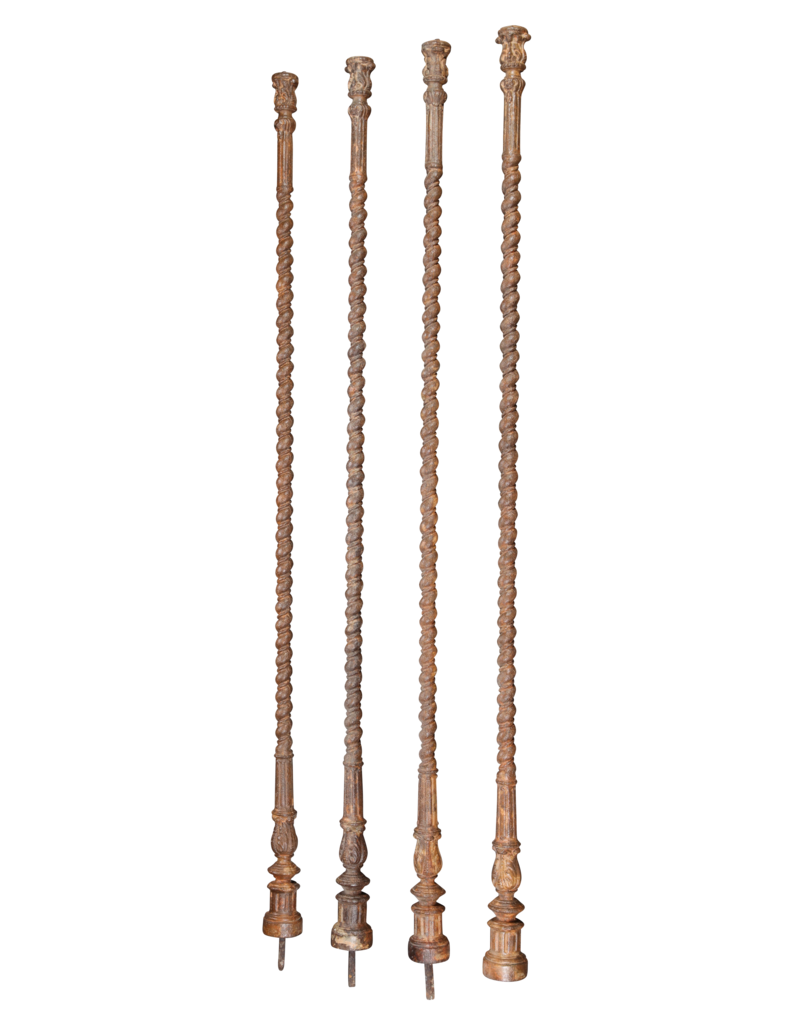 Maison Leon Van den Bogaert Set van Vier Antieke Gietijzeren Getorste Palen – Hemelbed & Decoratieve Kolommen