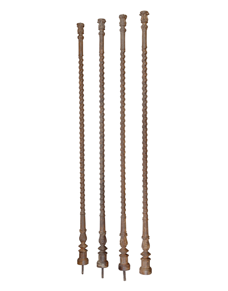 Maison Leon Van den Bogaert Set van Vier Antieke Gietijzeren Getorste Palen – Hemelbed & Decoratieve Kolommen