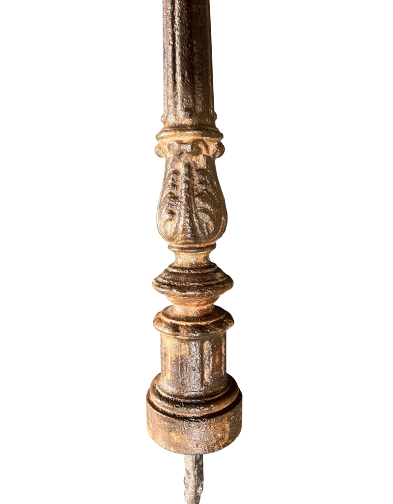 Maison Leon Van den Bogaert Set van Vier Antieke Gietijzeren Getorste Palen – Hemelbed & Decoratieve Kolommen