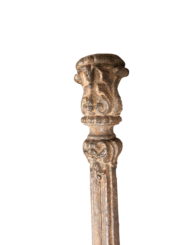 Maison Leon Van den Bogaert Set van Vier Antieke Gietijzeren Getorste Palen – Hemelbed & Decoratieve Kolommen