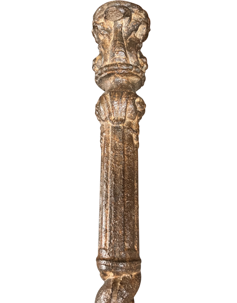 Maison Leon Van den Bogaert Set van Vier Antieke Gietijzeren Getorste Palen – Hemelbed & Decoratieve Kolommen