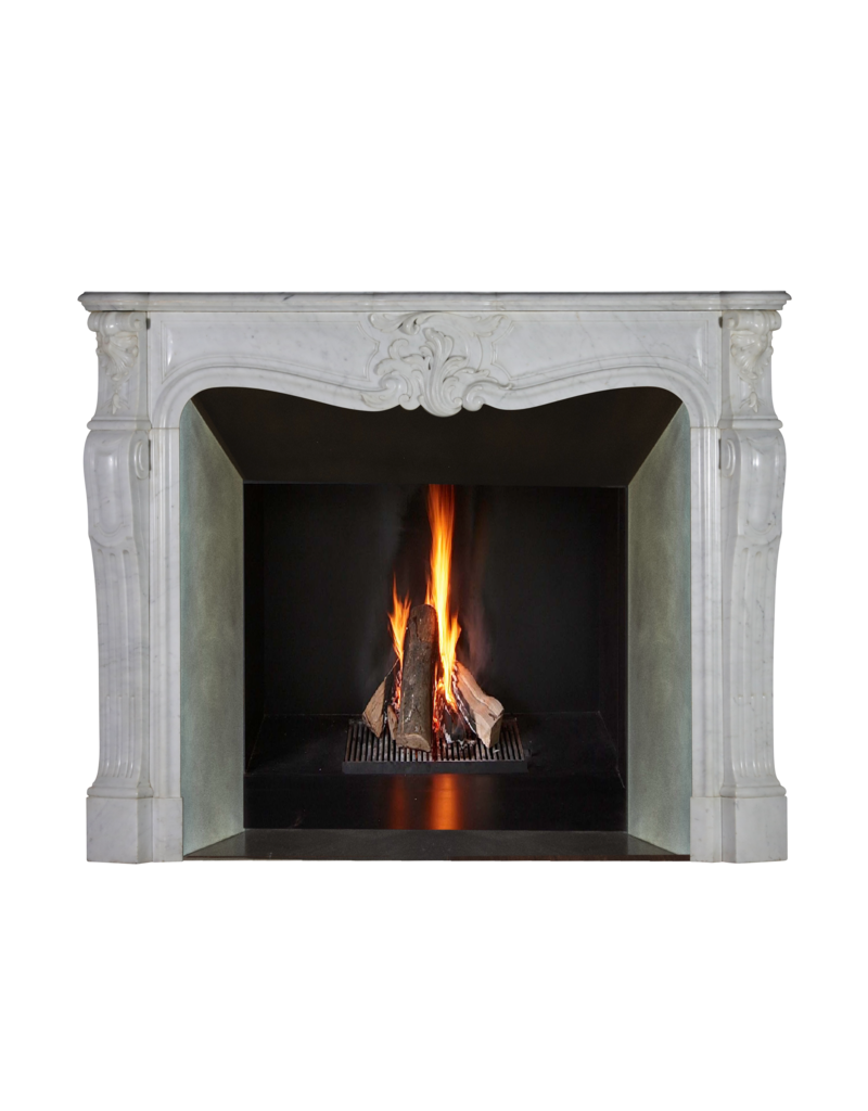 Klassischer Kamin aus weißem Marmor im Regency-Stil