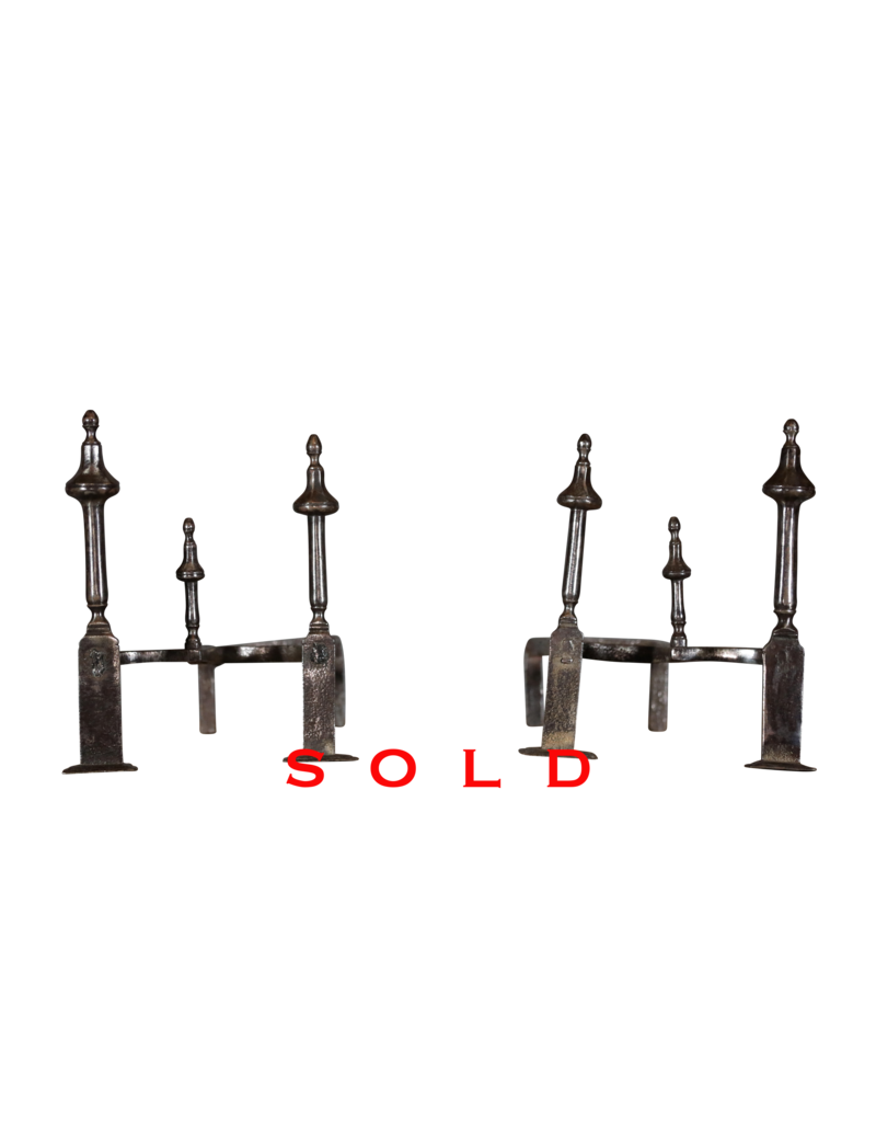 Objetos atemporales de decoración de chimeneas de época del siglo XVII