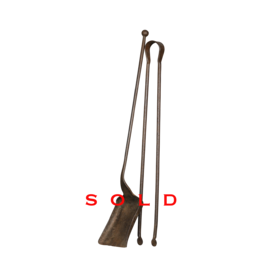 Ensemble D'outils De Cheminée En Fer Forgé Du 17Ème Siècle