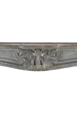 Authentieke 18e-Eeuwse Franse Régence Schouw In Bicolor Grijs-Blauw Hardsteen Met Verfijnde Sculpture – Antieke Mantel Voor Tijdloze Eclectische Interieurs