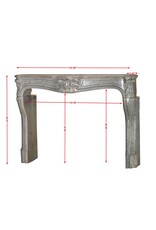 Authentieke 18e-Eeuwse Franse Régence Schouw In Bicolor Grijs-Blauw Hardsteen Met Verfijnde Sculpture – Antieke Mantel Voor Tijdloze Eclectische Interieurs
