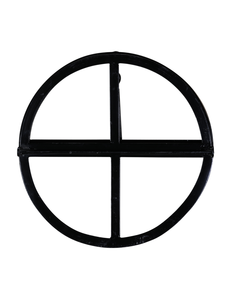 Maison Leon Van den Bogaert Fenêtre ronde en fer forgé avec croix – moitié ouvrante sur charnière, style antique et industriel