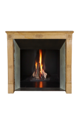 Maison Leon Van den Bogaert Authentieke 19e-eeuwse Franse schouw uit de Romantische periode in harde Bourgondische kalksteen – Handgesneden bloemendecor en elegante proporties