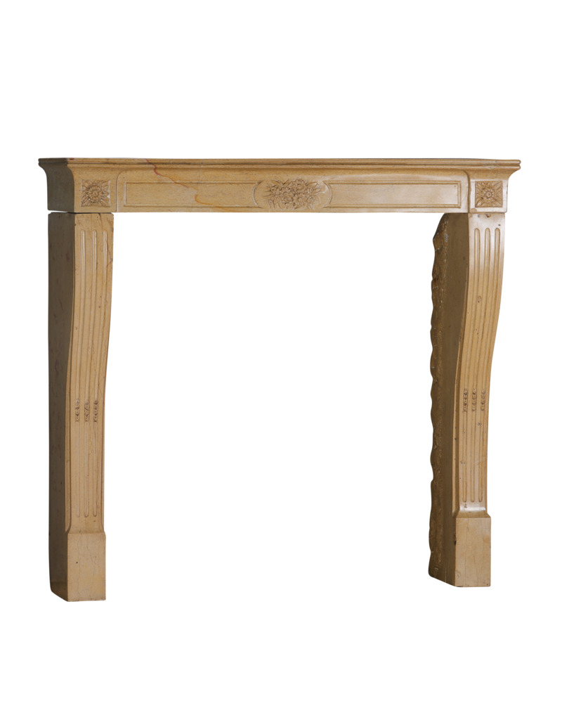 Maison Leon Van den Bogaert Authentieke 19e-eeuwse Franse schouw uit de Romantische periode in harde Bourgondische kalksteen – Handgesneden bloemendecor en elegante proporties
