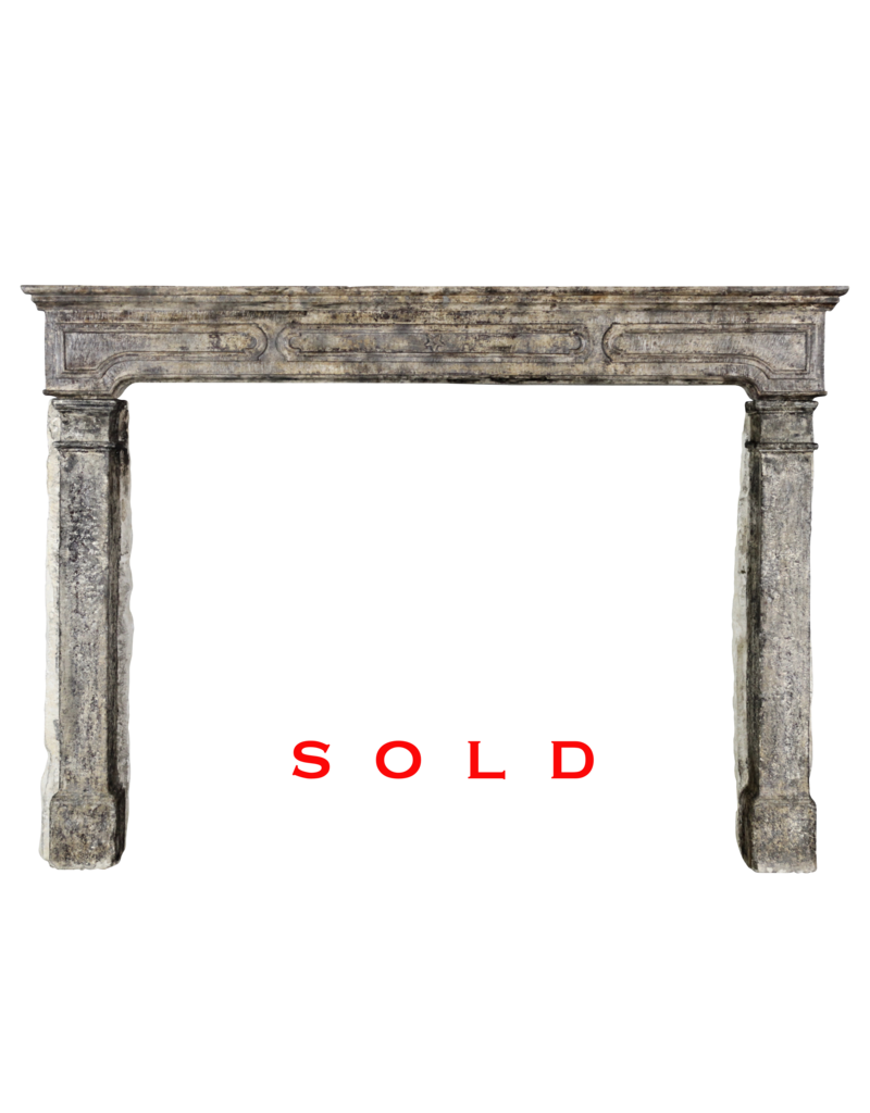 Exceptionnelle Grande Cheminée En Pierre Patinée