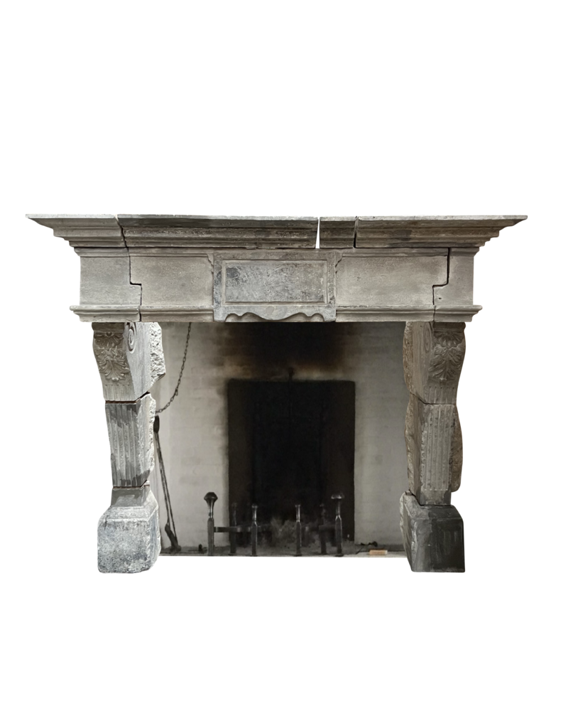 Maison Leon Van den Bogaert Monumentale Cheminée Renaissance En Calcaire — Élégance Intemporelle - Intérieurs Modernes-Classiques