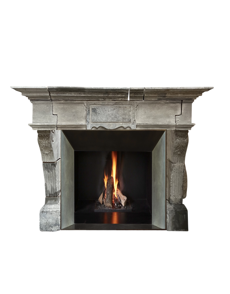 Maison Leon Van den Bogaert Monumentaler Kamin aus französischem Kalkstein aus der Renaissance — Zeitloses Schloss-Kaminumrahmung für moderne oder klassische Innenräume