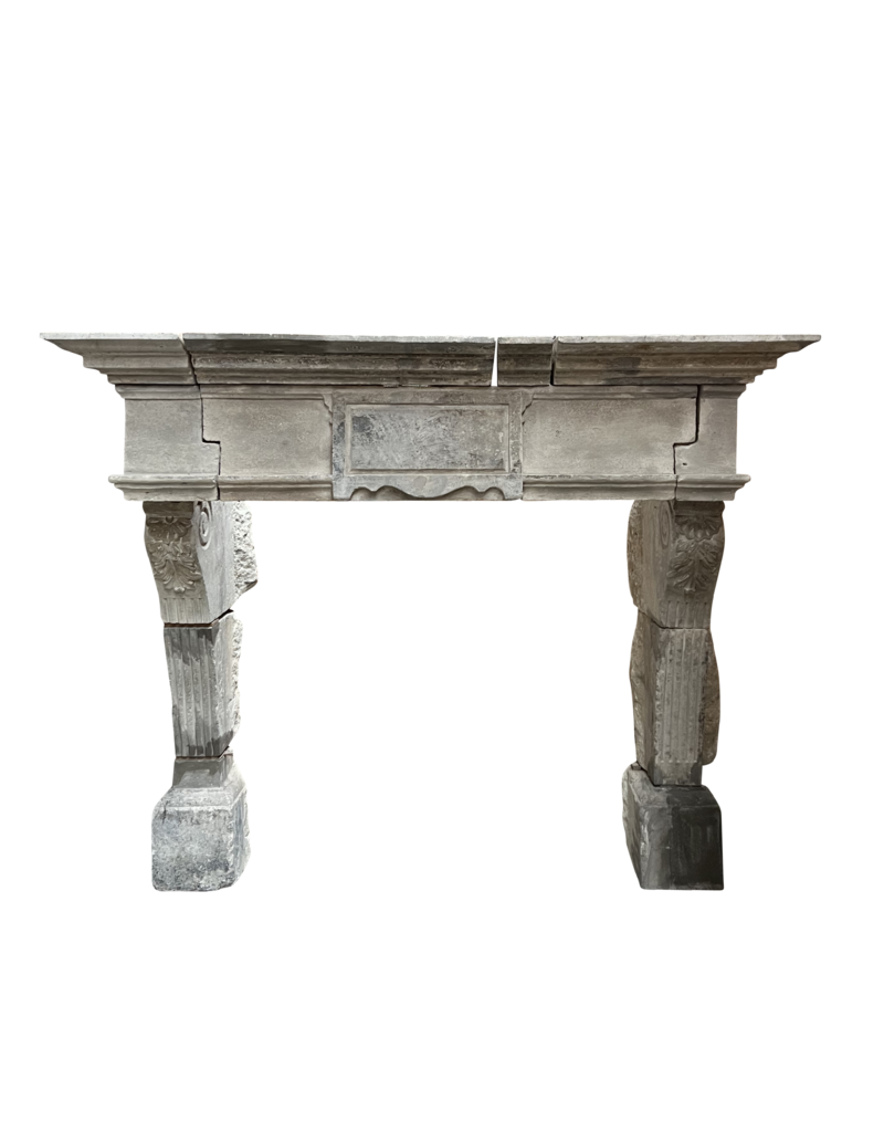 Maison Leon Van den Bogaert Monumentaler Kamin aus französischem Kalkstein aus der Renaissance — Zeitloses Schloss-Kaminumrahmung für moderne oder klassische Innenräume