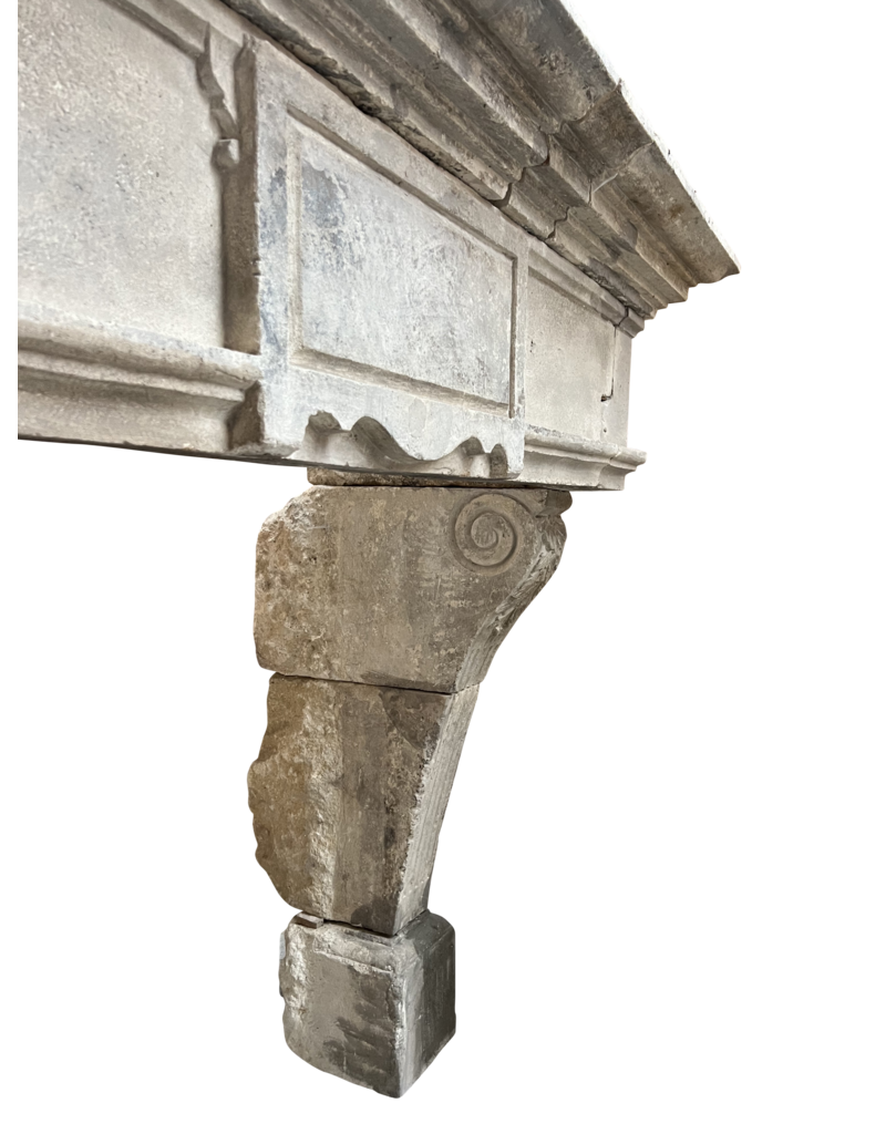 Maison Leon Van den Bogaert Monumentale Cheminée Renaissance En Calcaire — Élégance Intemporelle - Intérieurs Modernes-Classiques