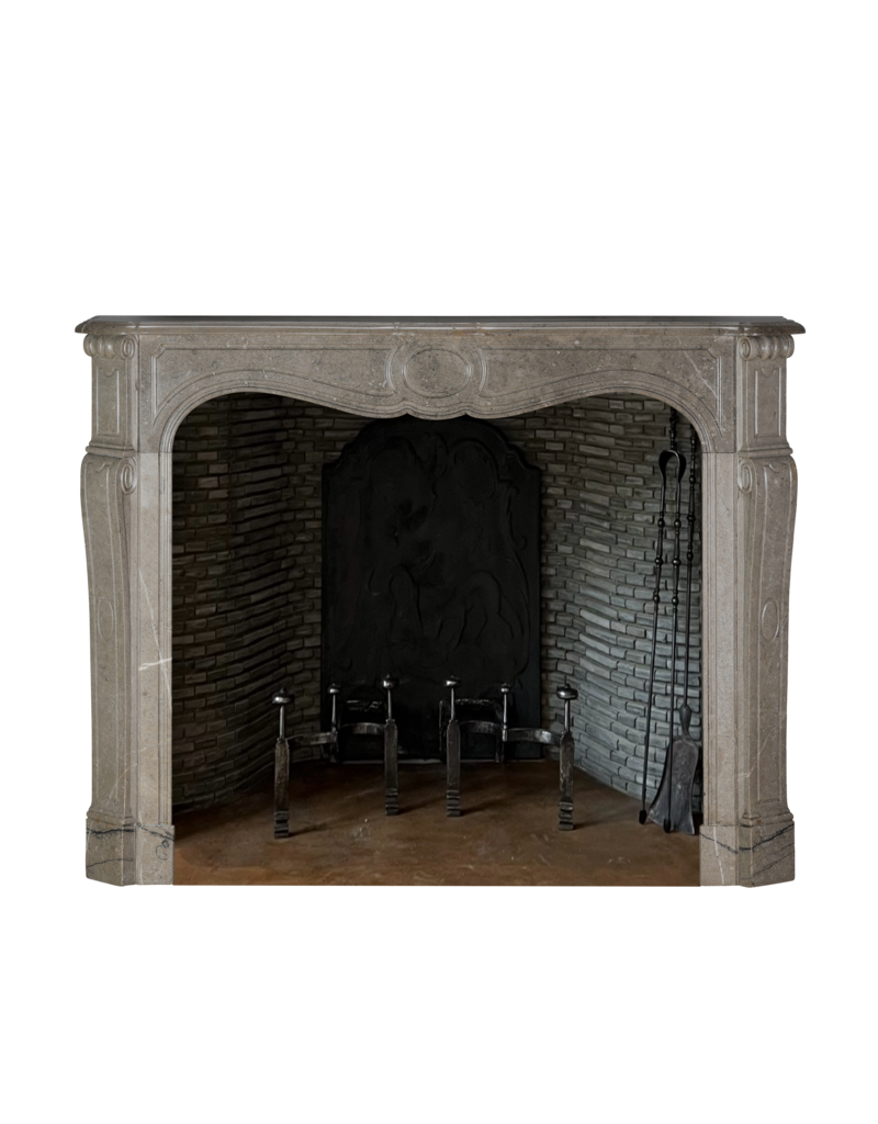 Chimenea francesa auténtica de estilo Pompadour en mármol verde mastic — Elegancia del siglo XIX para interiores modernos o clásicos