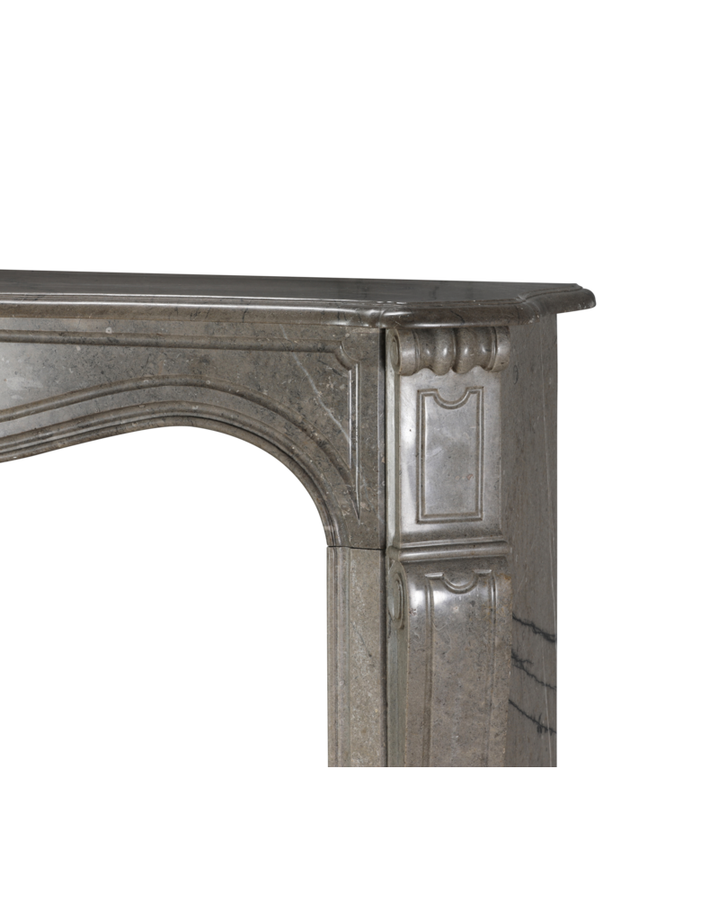 Maison Leon Van den Bogaert Authentischer französischer Pompadour-Kamin aus mastikgrünem Marmor aus dem 19. Jahrhundert — Eleganter Marmorkamin für klassische und moderne Innenräume