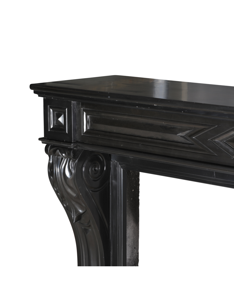 Maison Leon Van den Bogaert Cheminée Ancienne en Marbre Noir Belge | Authentique Cheminée Française du XIXe Siècle | Élégance et Luxe Intemporels