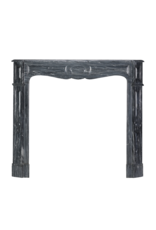 Maison Leon Van den Bogaert Authentischer Pompadour Kamin in seltenem Bleu Fleuri (Bardiglio Forito) Marmor – Original antiker Kaminsims