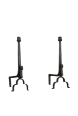 Maison Leon Van den Bogaert Außergewöhnliches Paar 15.-Jahrhundert Schmiedeeiserne Feuerböcke mit Eichelknäufen