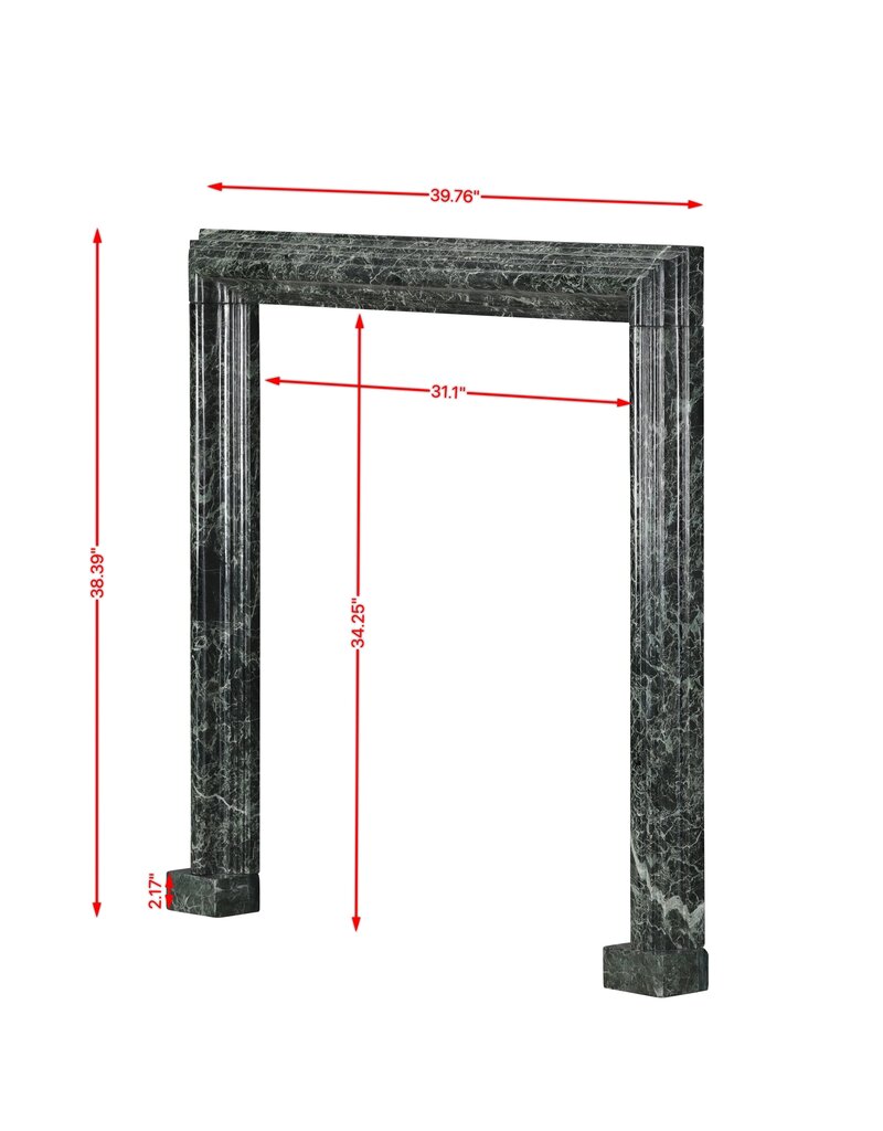 Authentische Kaminumrandung aus bolection-Stil aus grünem antiker Marmor des 19. Jahrhunderts – zeitloses architektonisches Element