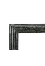 Maison Leon Van den Bogaert Authentieke 19e-Eeuwse Bolection Schouw in Groen Antiek Marmer – Tijdloos Architecturaal Element