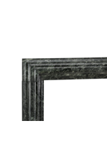 Maison Leon Van den Bogaert Authentische Kaminumrahmung im Bolection-Stil aus Grünem Antikmarmor des 19. Jahrhunderts – Zeitloses Architektonisches Element