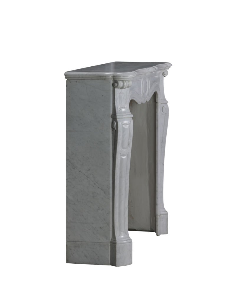 Maison Leon Van den Bogaert Authentique Cheminée Parisienne de Style Pompadour du XIXe Siècle en Marbre Blanc