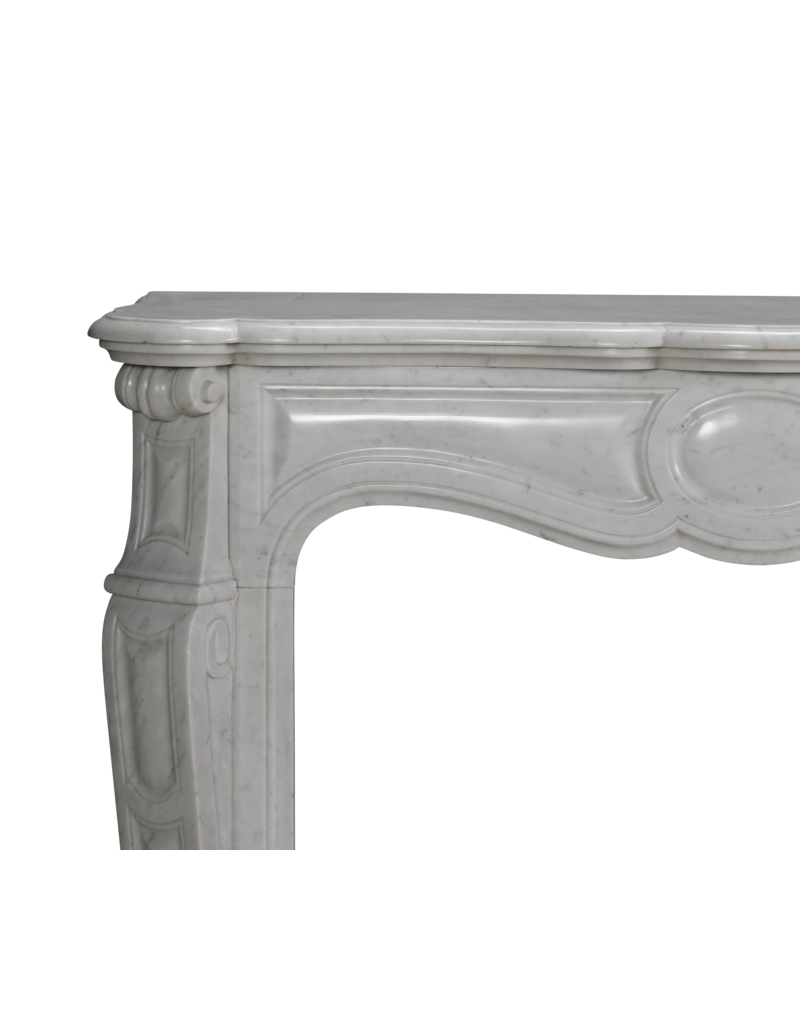 Maison Leon Van den Bogaert Auténtica Chimenea Parisina de Estilo Pompadour del Siglo XIX en Mármol Blanco