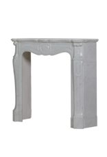Maison Leon Van den Bogaert Authentique Cheminée Parisienne de Style Pompadour du XIXe Siècle en Marbre Blanc