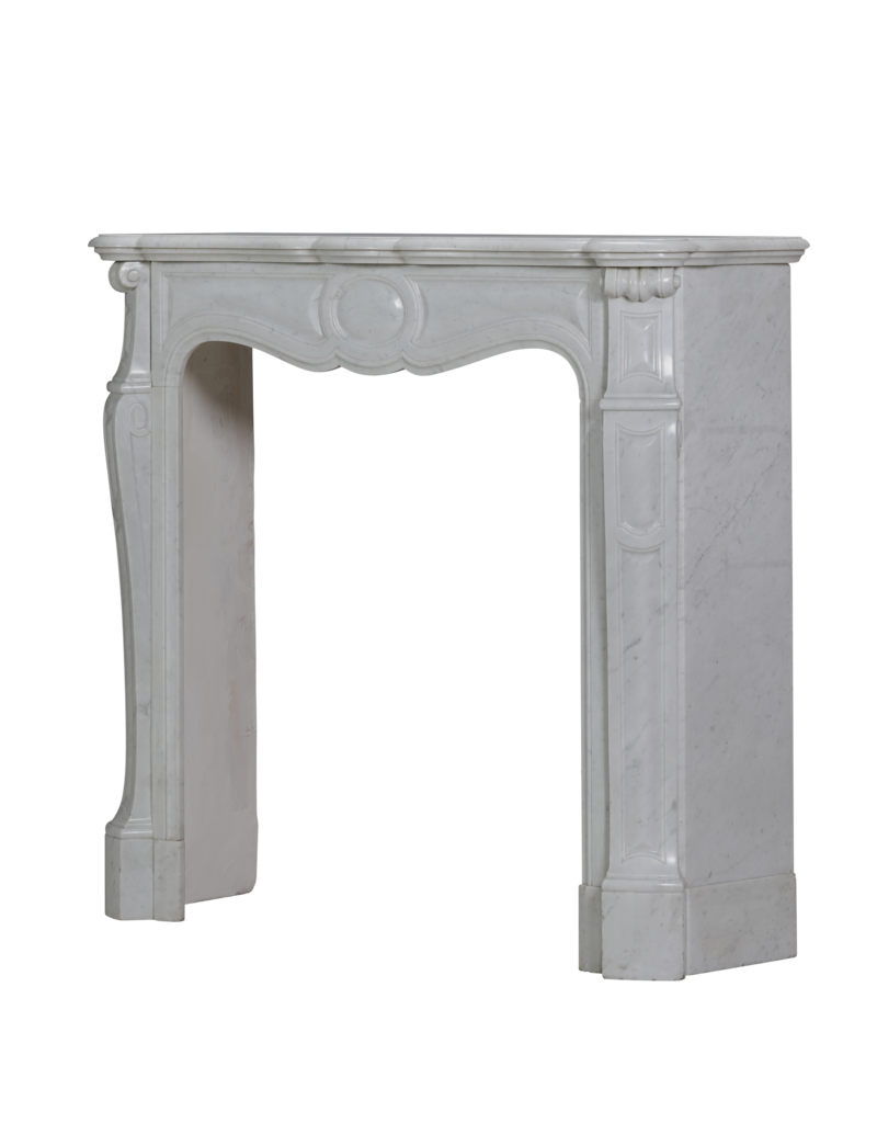 Maison Leon Van den Bogaert Authentique Cheminée Parisienne de Style Pompadour du XIXe Siècle en Marbre Blanc
