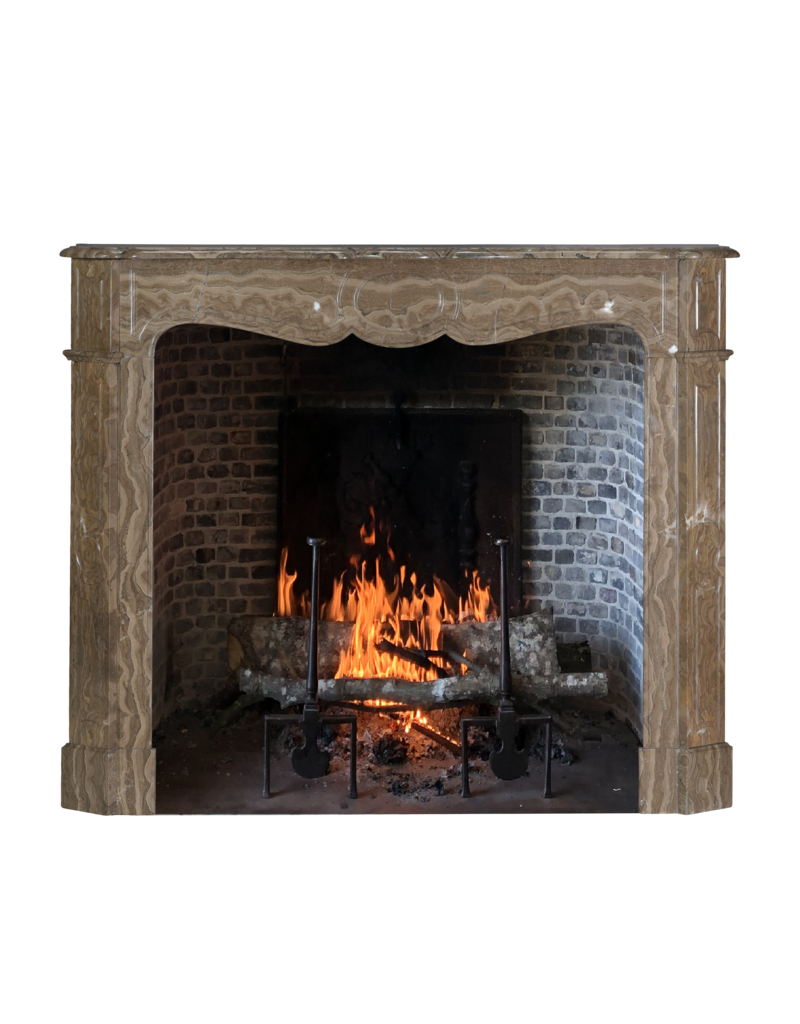 Maison Leon Van den Bogaert Authentique Cheminée Parisienne de Style Pompadour en Marbre Caramel Veiné