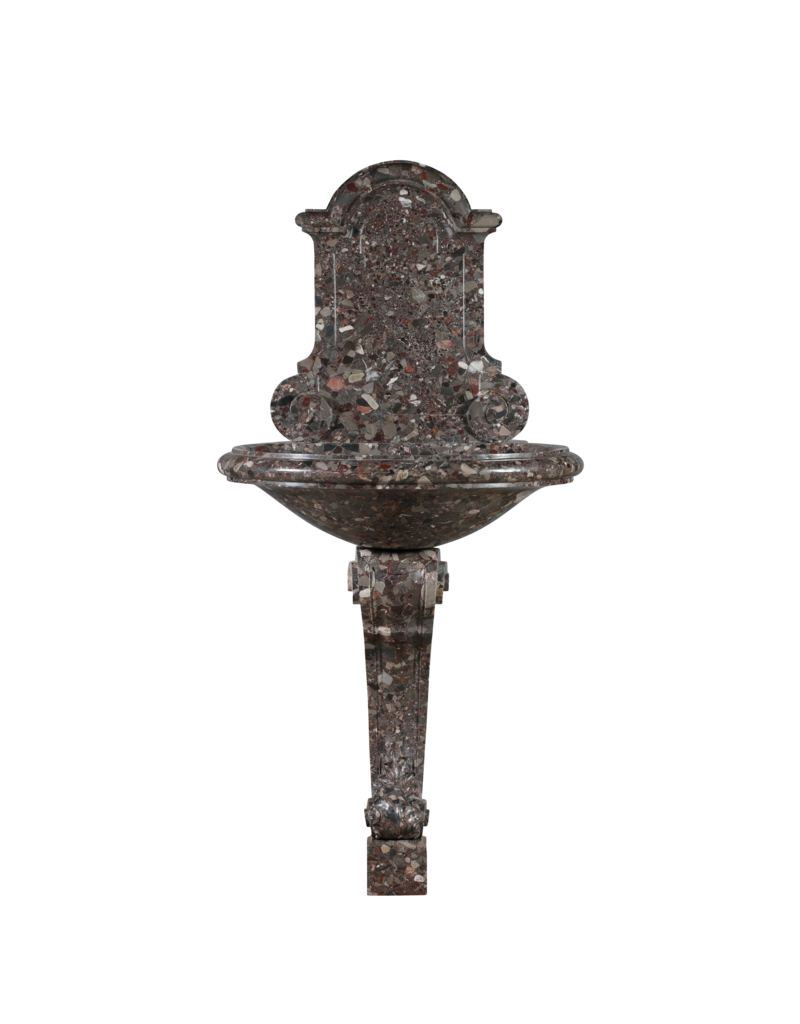 Maison Leon Van den Bogaert Exceptionnelle Fontaine Murale Française du XVIIIe Siècle en Marbre Brèche (Brèche Nouvelle) – Rare Bassin Antique pour Intérieurs de Prestige