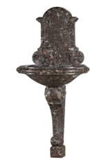 Maison Leon Van den Bogaert Exceptionnelle Fontaine Murale Française du XVIIIe Siècle en Marbre Brèche (Brèche Nouvelle) – Rare Bassin Antique pour Intérieurs de Prestige